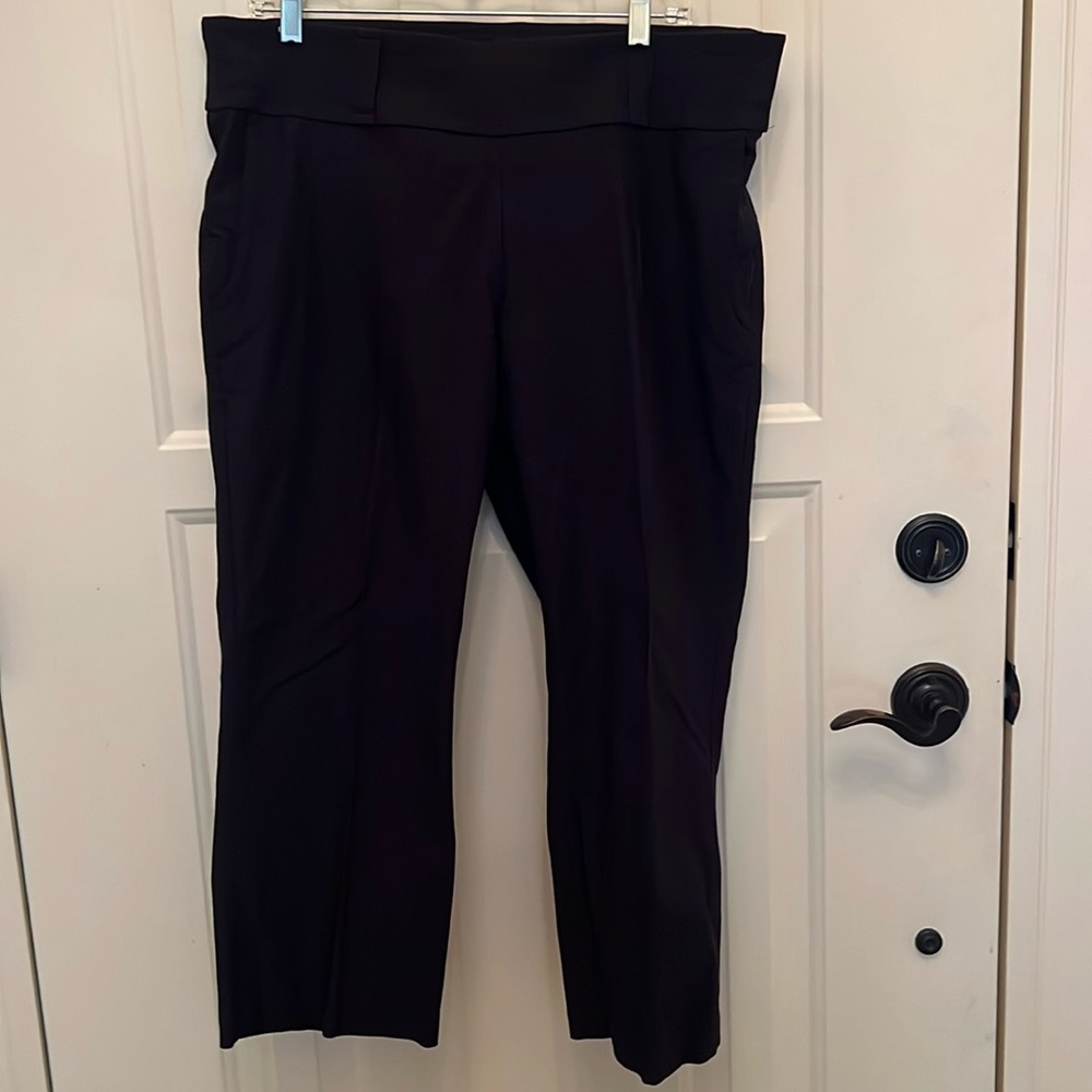 Cropped pull on golf pants by Jofit, excellent condition.  Navy size XL